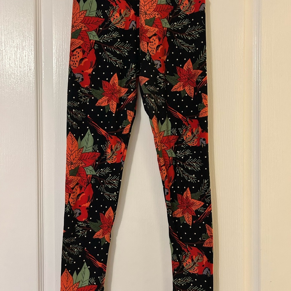 5 for $15 Cardinal/Poinsetta Leggings OS